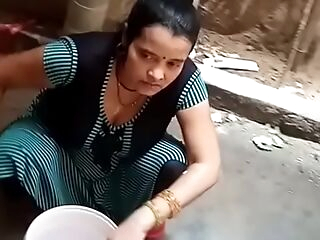 Biharan bhabhi k chuche - hot bath